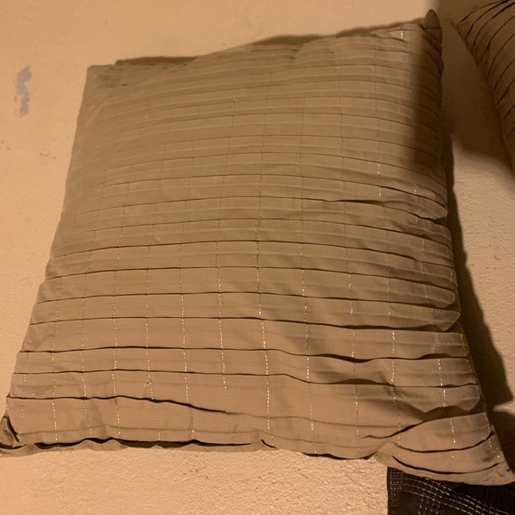 Decorative pillows - Picture 2 of 5